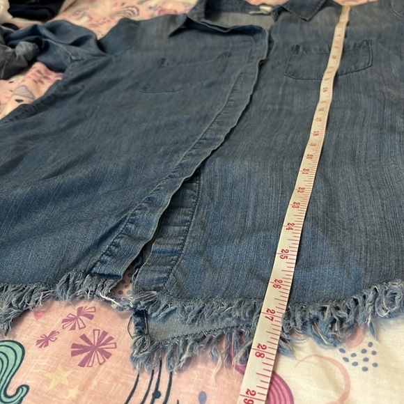 Beach Lunch Lounge Chambray Top with Raw Hem - Picture 11 of 12